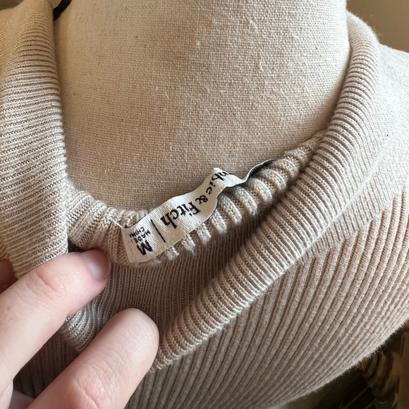 Abercrombie and Fitch A&F Beige Ribbed Collared Sweater - Picture 3 of 3